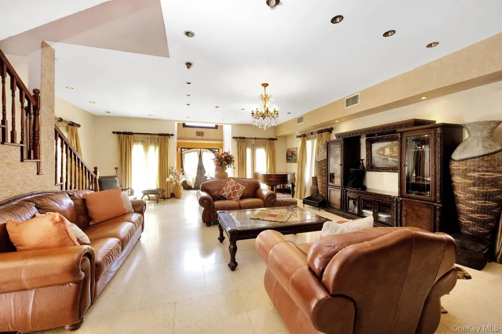 186-31 radnor Road Jamaica Estates, NY 11432