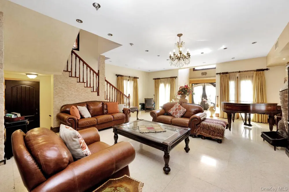 186-31 radnor Road Jamaica Estates, NY 11432