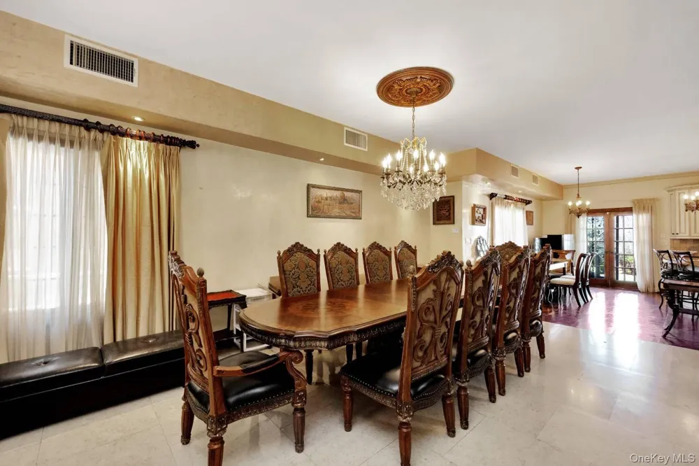 186-31 radnor Road Jamaica Estates, NY 11432