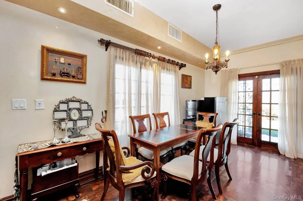 186-31 radnor Road Jamaica Estates, NY 11432