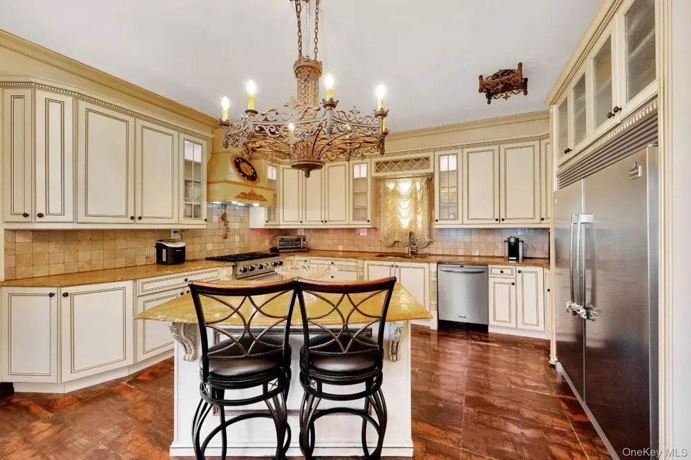 186-31 radnor Road Jamaica Estates, NY 11432