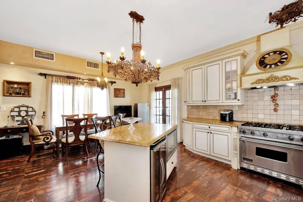 186-31 radnor Road Jamaica Estates, NY 11432