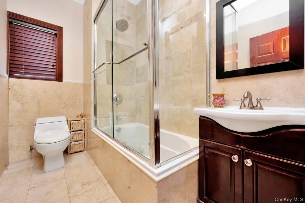 186-31 radnor Road Jamaica Estates, NY 11432