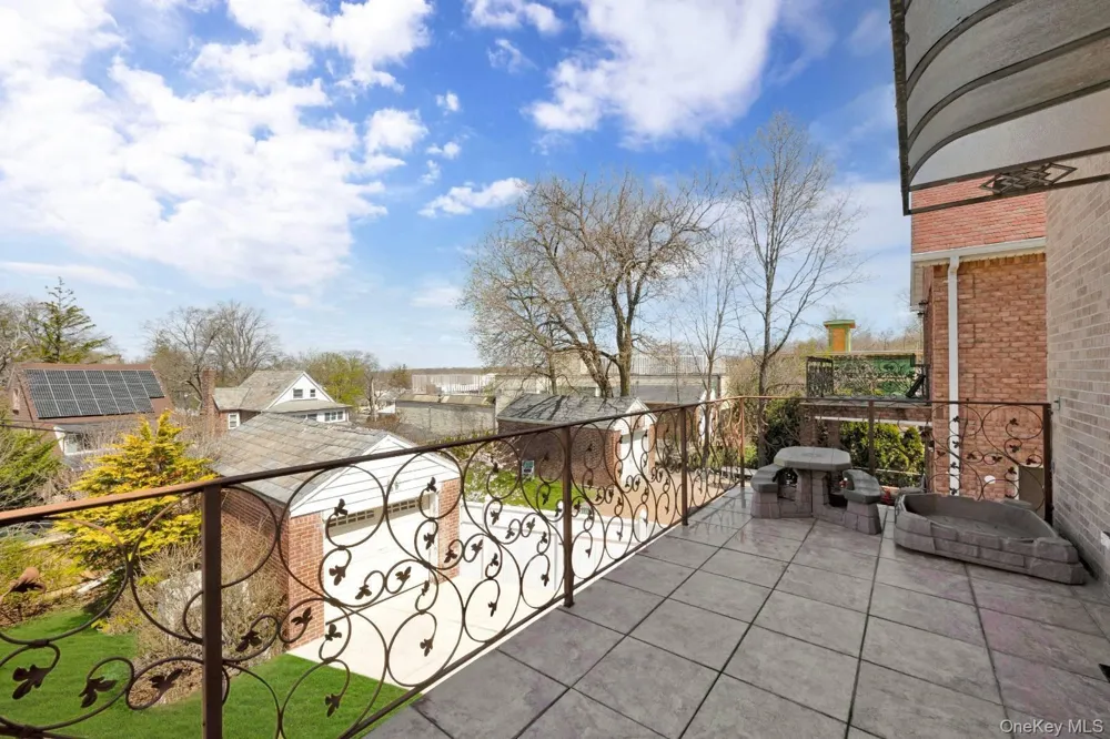 186-31 radnor Road Jamaica Estates, NY 11432