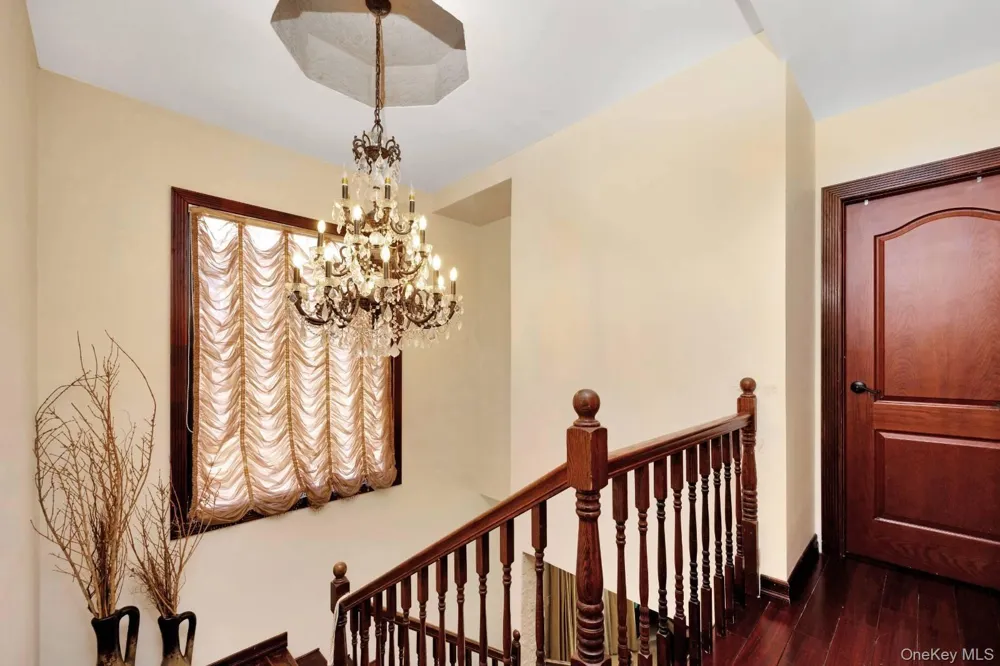 186-31 radnor Road Jamaica Estates, NY 11432