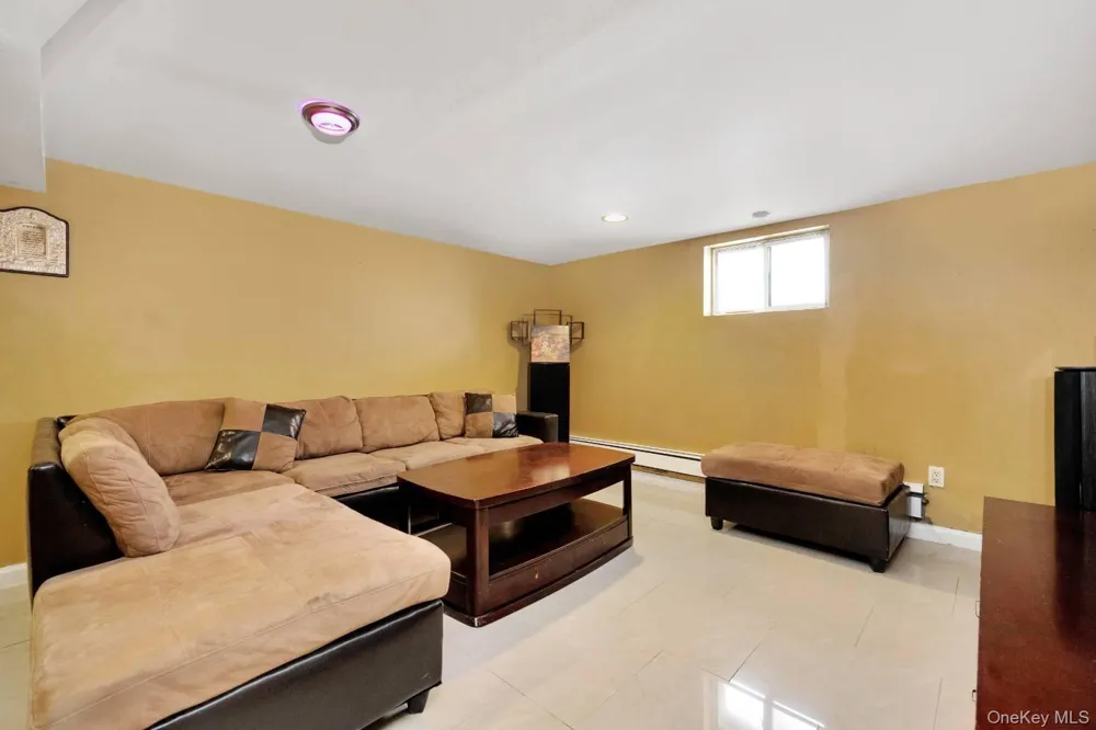 186-31 radnor Road Jamaica Estates, NY 11432