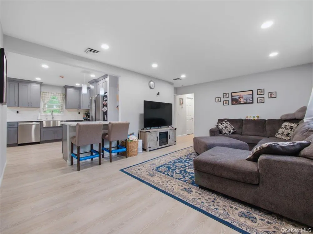 784 Brookridge Drive Valley Cottage, NY 10989
