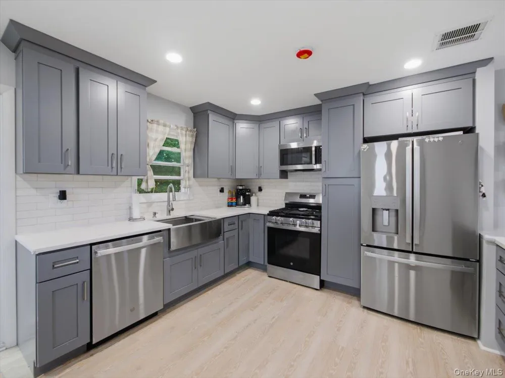 784 Brookridge Drive Valley Cottage, NY 10989