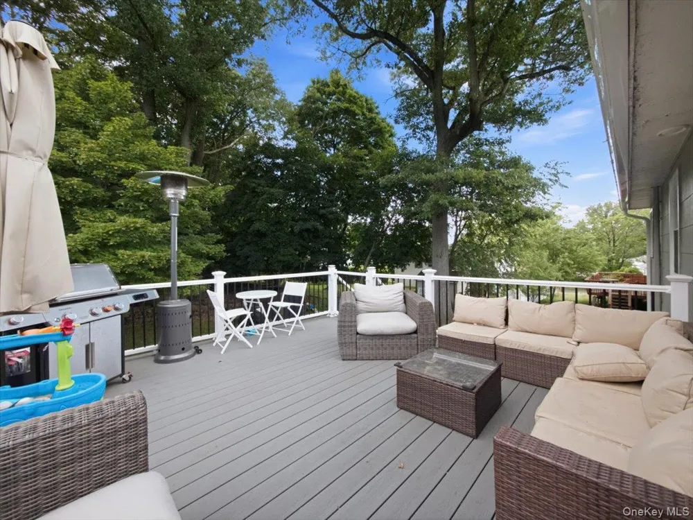 784 Brookridge Drive Valley Cottage, NY 10989