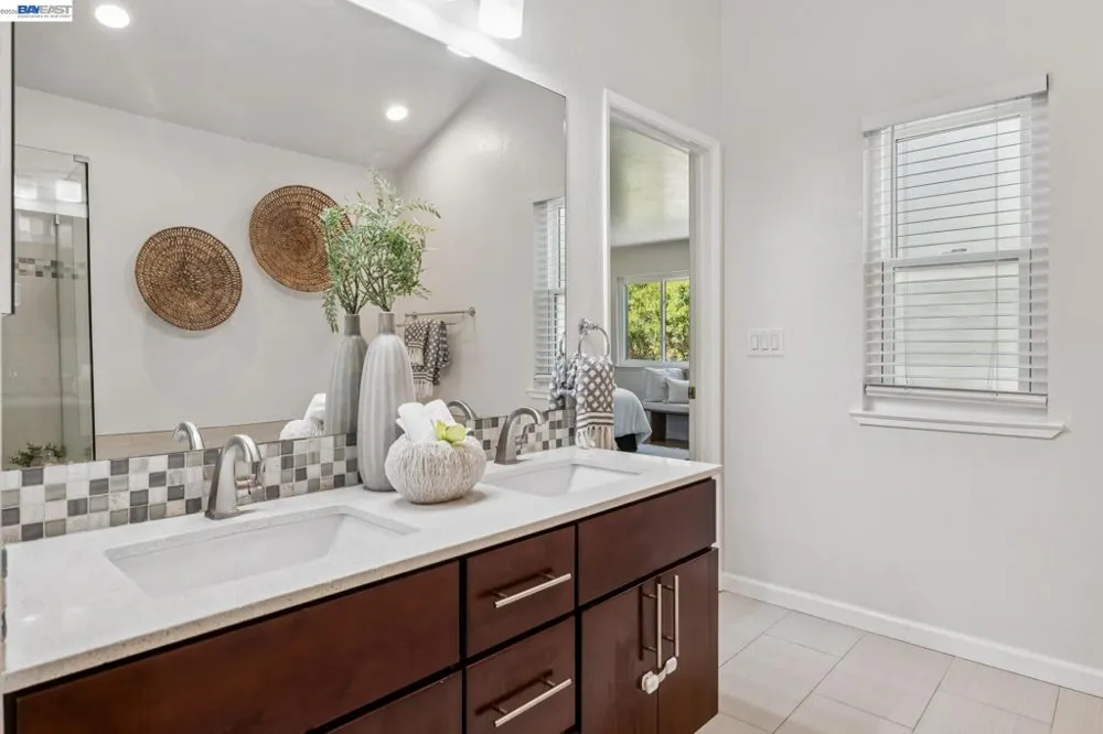 28086 Thorup Ln Hayward, CA 94542