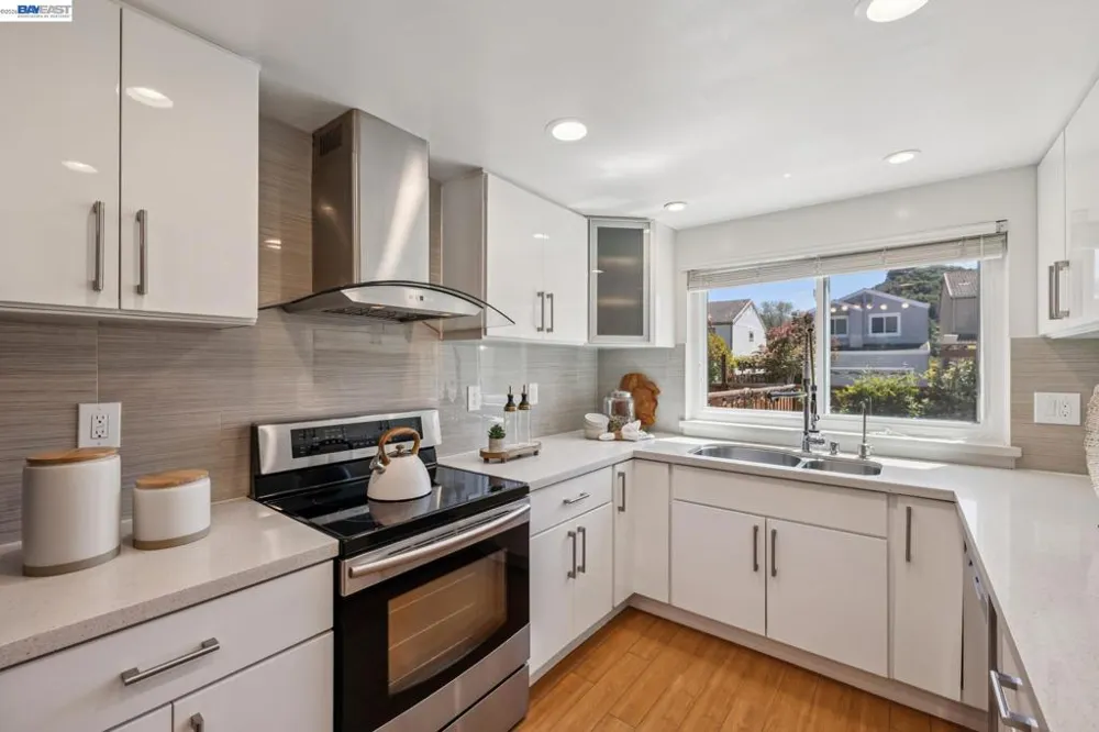 28086 Thorup Ln Hayward, CA 94542