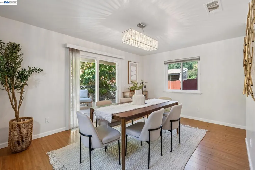 28086 Thorup Ln Hayward, CA 94542