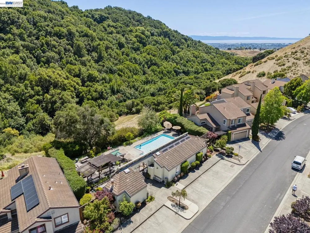 28086 Thorup Ln Hayward, CA 94542
