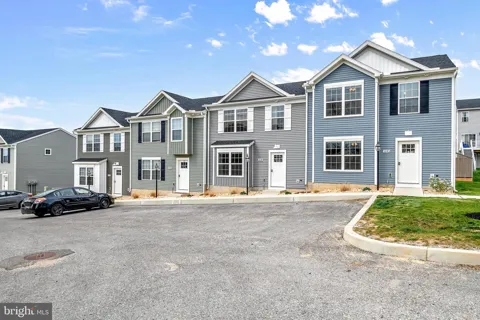 427 VALOR WAY