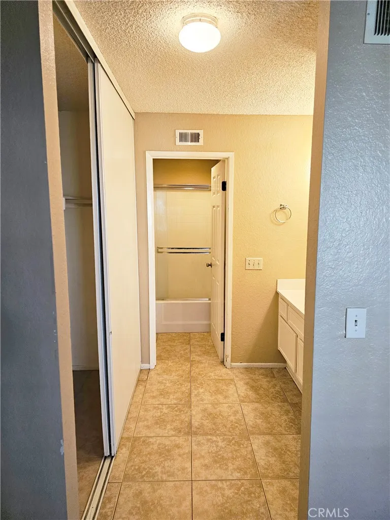 2554 Olive Drive #19 Palmdale, CA 93550