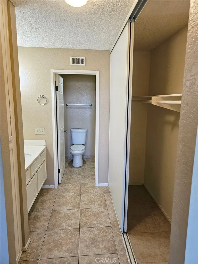 2554 Olive Drive #19 Palmdale, CA 93550