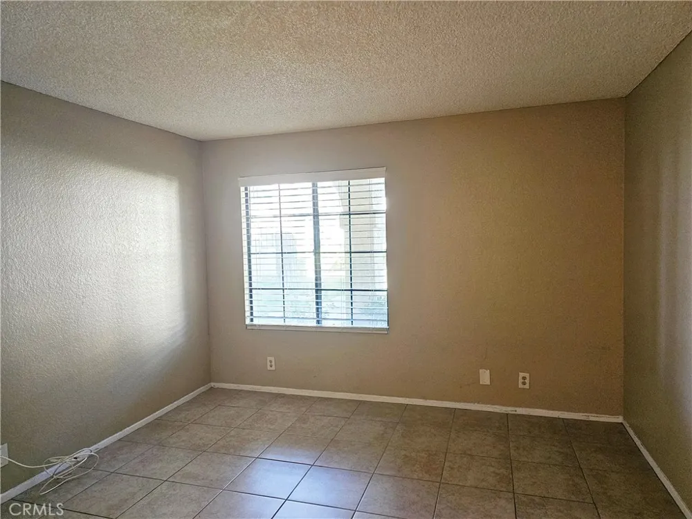 2554 Olive Drive #19 Palmdale, CA 93550