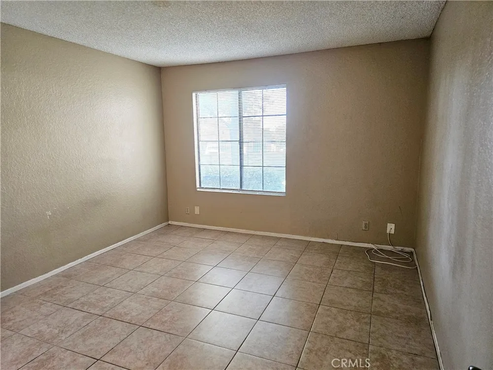 2554 Olive Drive #19 Palmdale, CA 93550