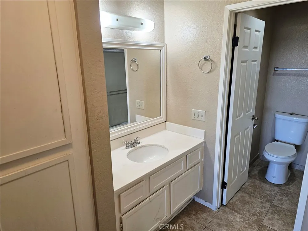 2554 Olive Drive #19 Palmdale, CA 93550