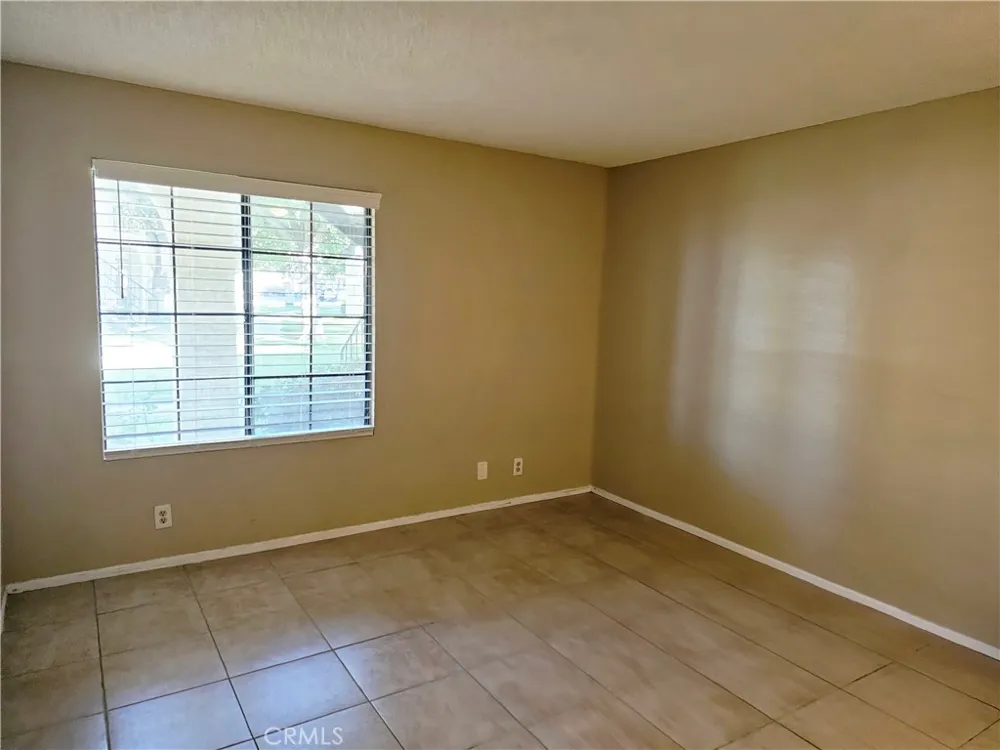 2554 Olive Drive #19 Palmdale, CA 93550