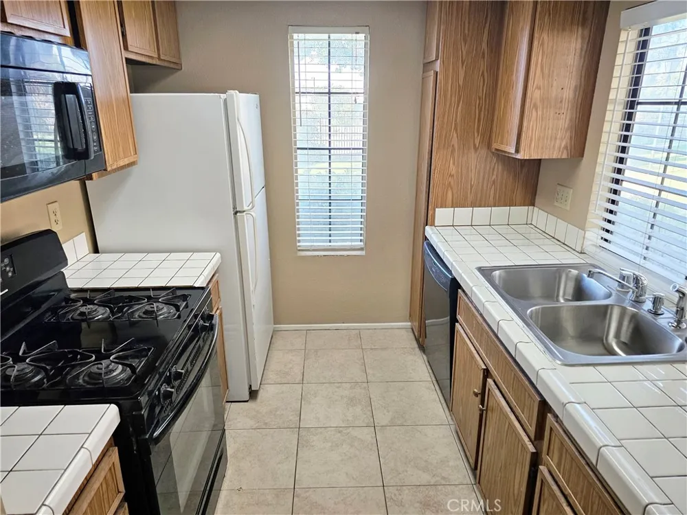 2554 Olive Drive #19 Palmdale, CA 93550