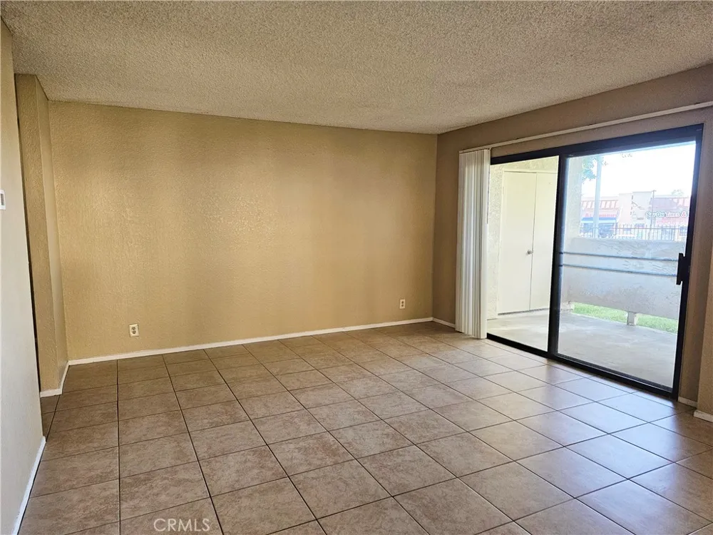2554 Olive Drive #19 Palmdale, CA 93550