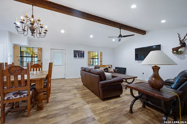 714 VETERANS DR Sabinal, TX 78881