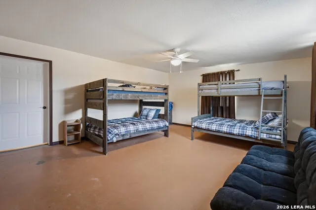 714 VETERANS DR Sabinal, TX 78881