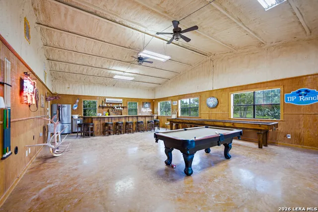 714 VETERANS DR Sabinal, TX 78881