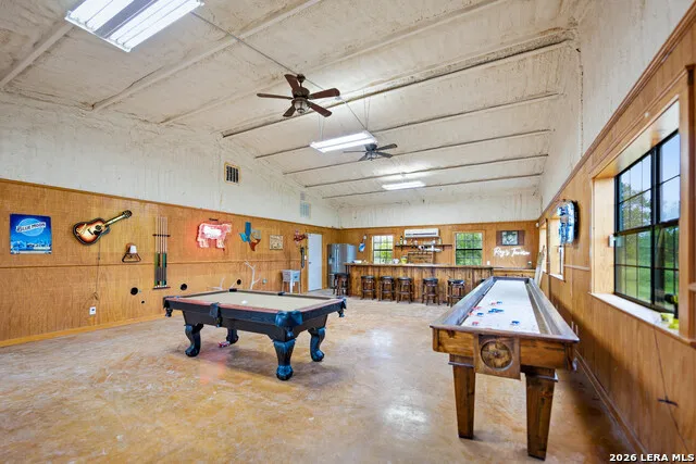 714 VETERANS DR Sabinal, TX 78881
