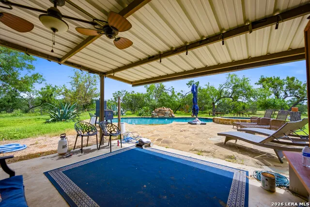 714 VETERANS DR Sabinal, TX 78881