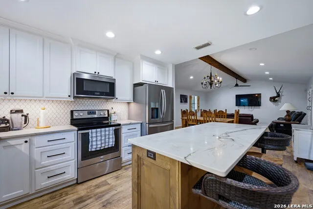 714 VETERANS DR Sabinal, TX 78881