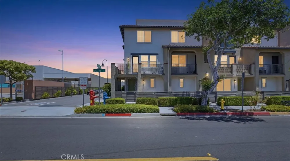2560 Valentina Commerce, CA 90040