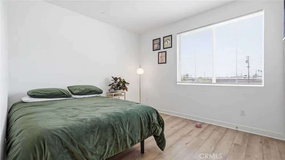 2560 Valentina Commerce, CA 90040