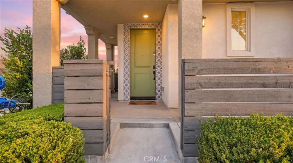 2560 Valentina Commerce, CA 90040