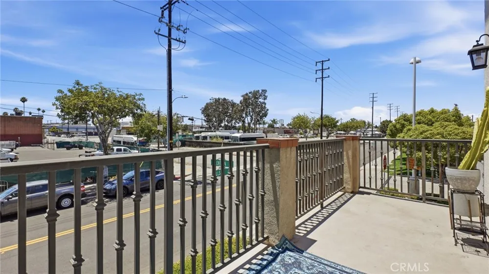 2560 Valentina Commerce, CA 90040