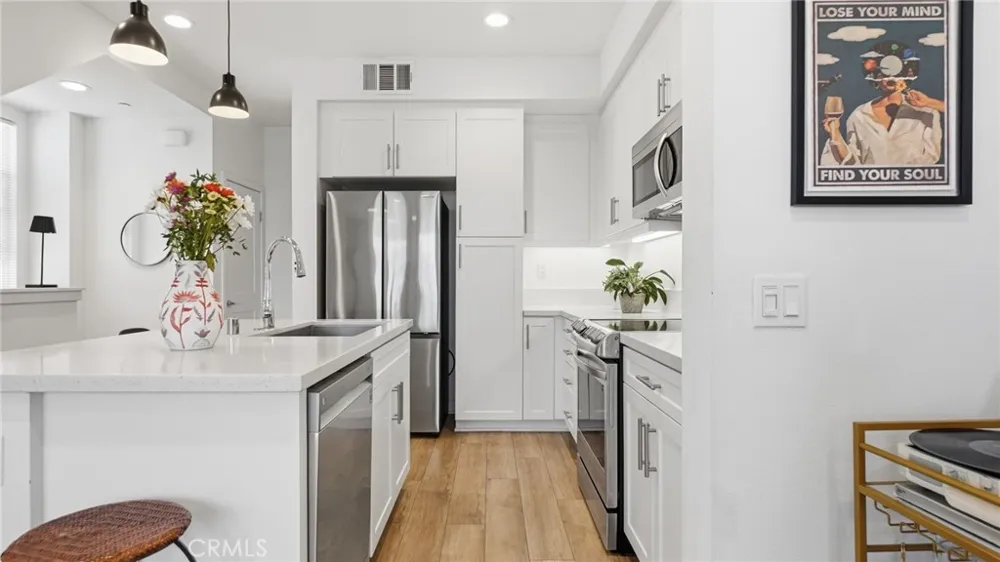 2560 Valentina Commerce, CA 90040
