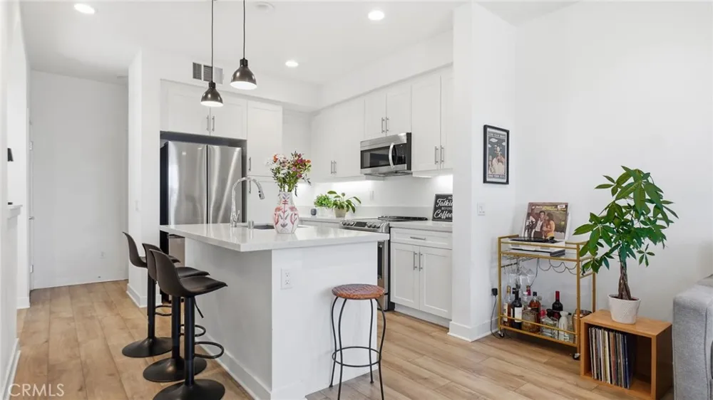 2560 Valentina Commerce, CA 90040