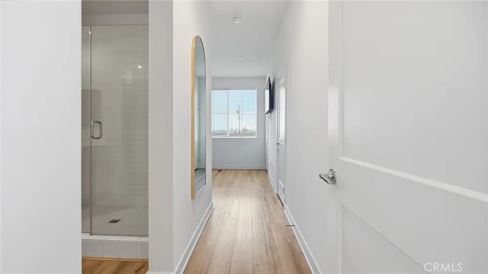 2560 Valentina Commerce, CA 90040