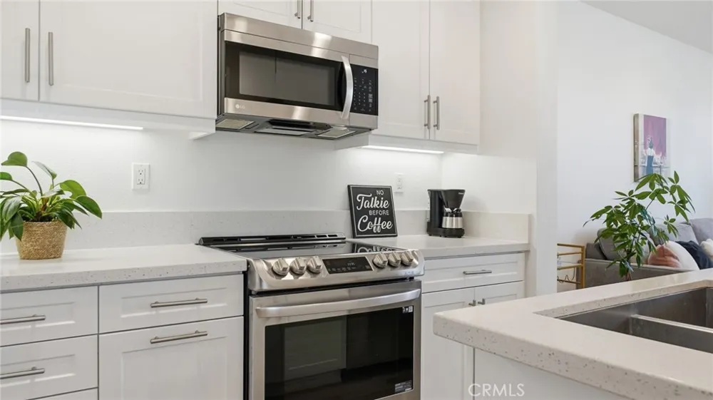 2560 Valentina Commerce, CA 90040