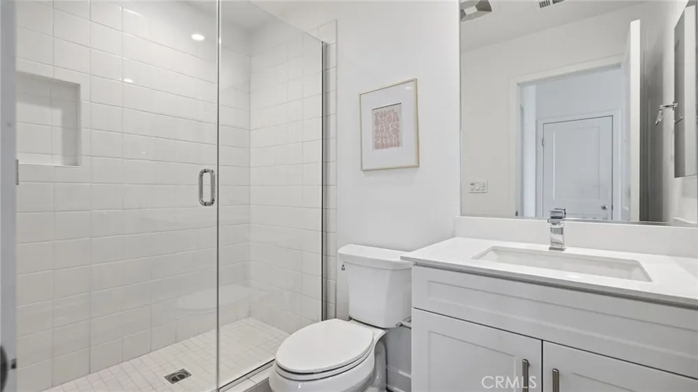 2560 Valentina Commerce, CA 90040