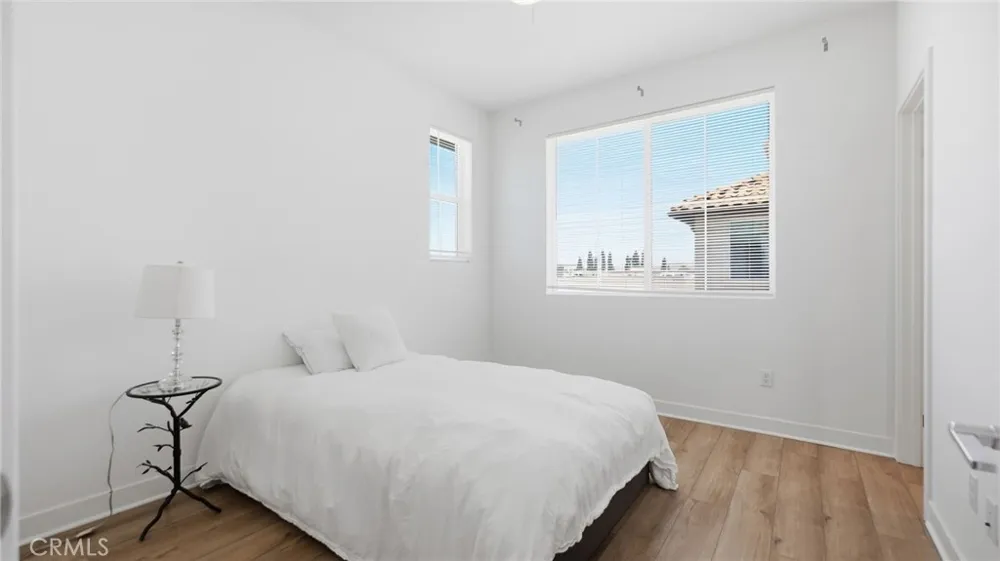 2560 Valentina Commerce, CA 90040