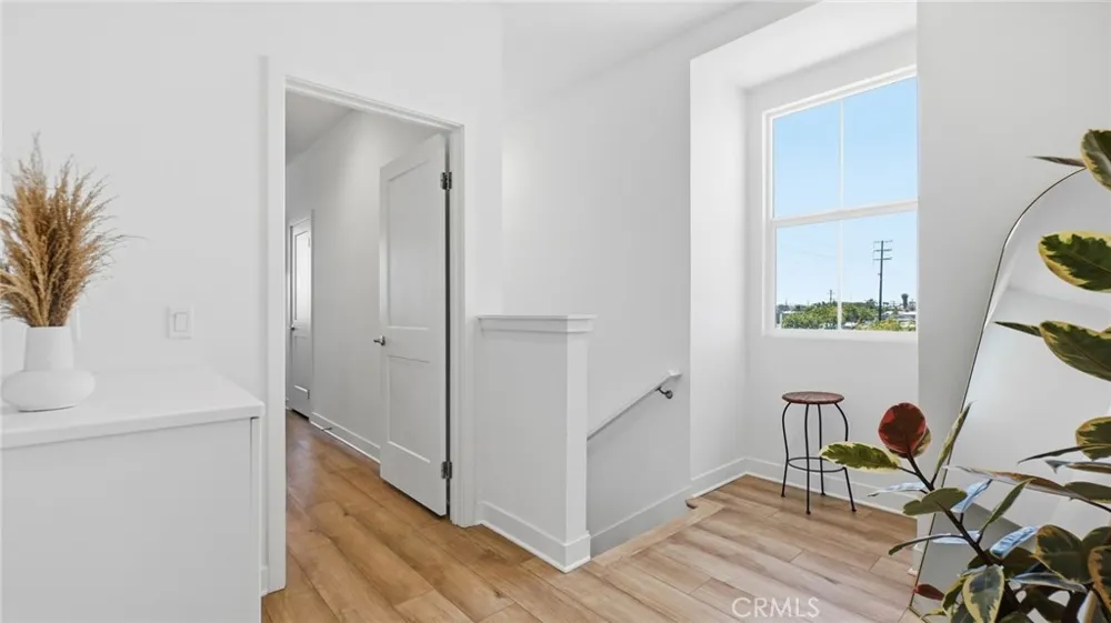 2560 Valentina Commerce, CA 90040