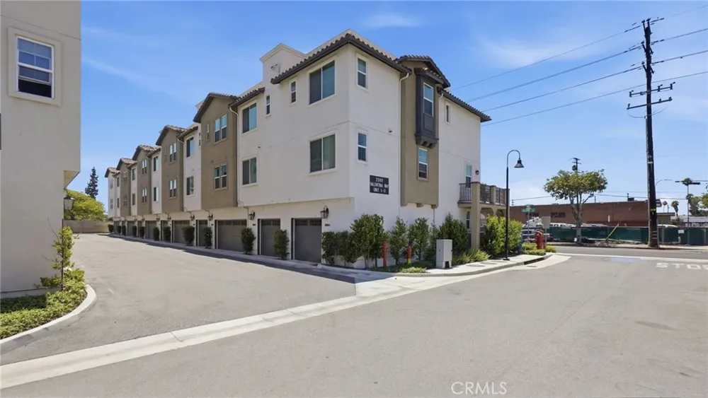 2560 Valentina Commerce, CA 90040