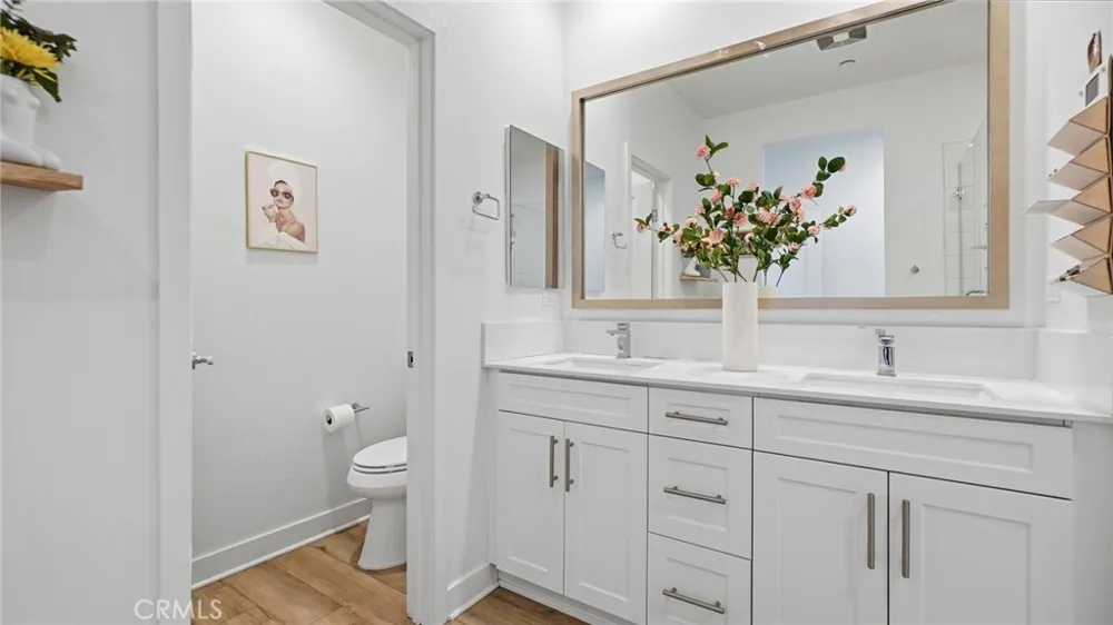2560 Valentina Commerce, CA 90040
