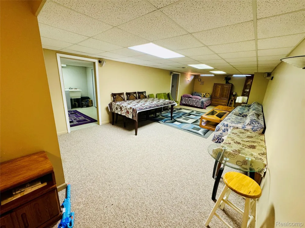 33564 Vista Way Fraser City, MI 48026