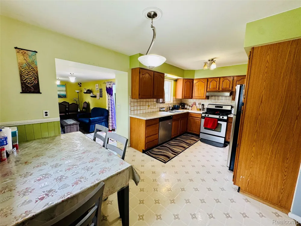 33564 Vista Way Fraser City, MI 48026