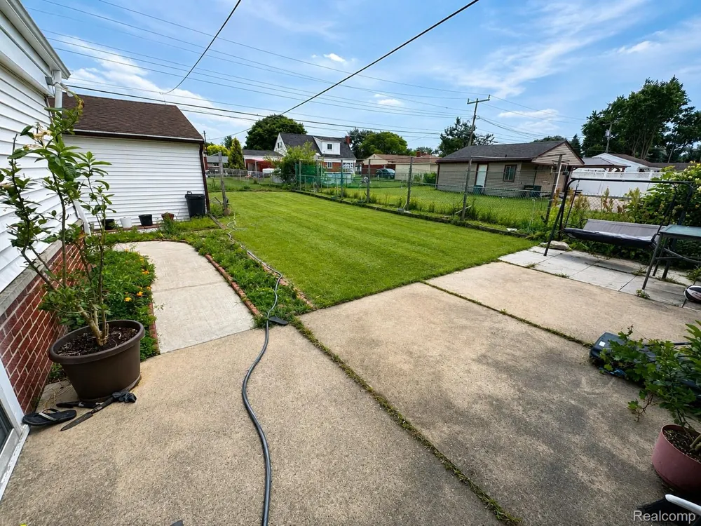 33564 Vista Way Fraser City, MI 48026