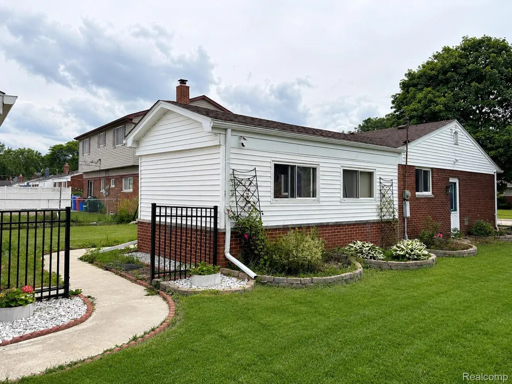 33564 Vista Way Fraser City, MI 48026