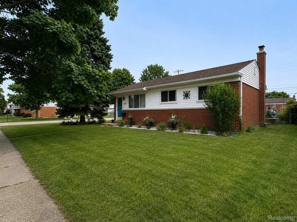 33564 Vista Way Fraser City, MI 48026